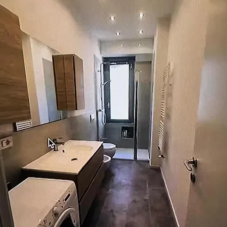 21 Apartment *
